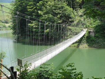Hängebrücke über den Lac de Montsalvens